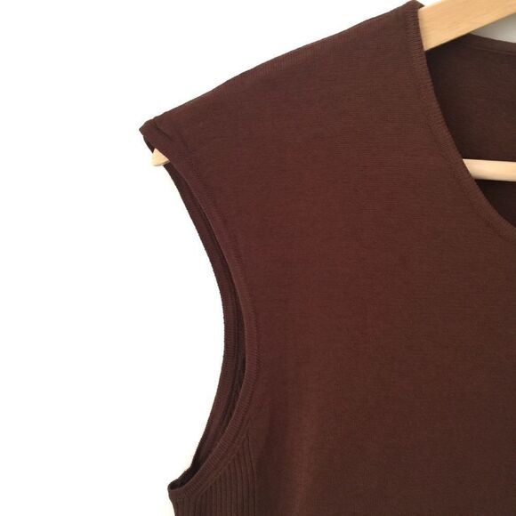 Finity Basic Top in Brown Size L - Picture 5 of 7